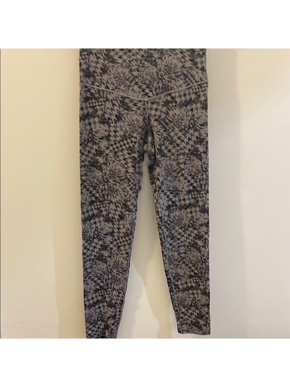 Stylish Gray Patterned Leggings
